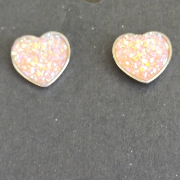 5/$25 Heart Shaped Druzy Earrings Iridescent Pink Studs Earrings Silver New - Picture 1 of 3